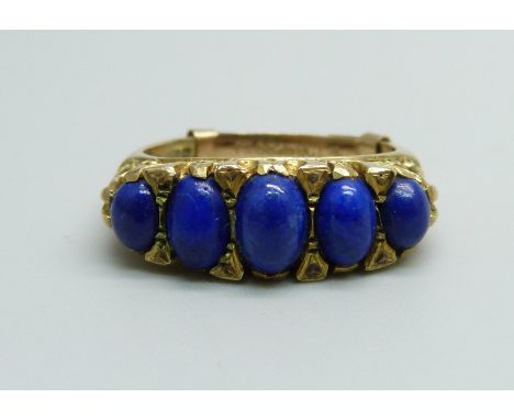 A 9ct gold ring set with five cabochon lapis lazuli stones, 5.8g, O 