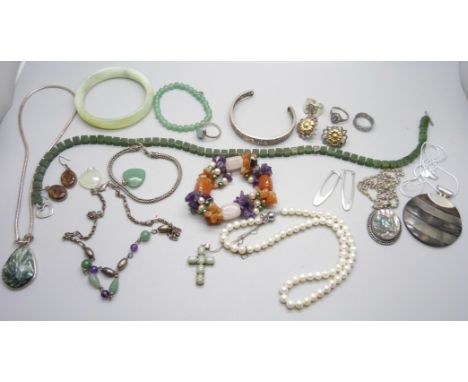 A collection of silver, jade and other jewellery 