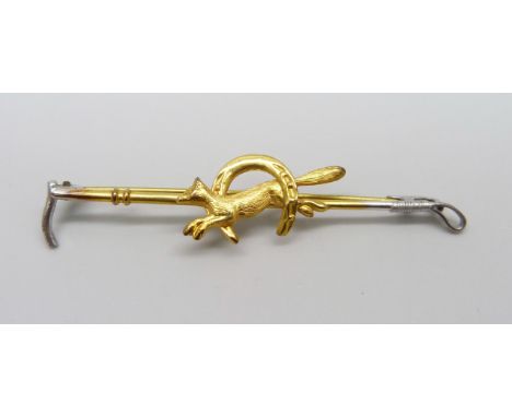 A 9ct gold and silver hunting brooch with horseshoe and fox detail, 3g 