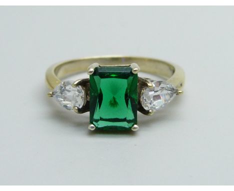 A silver gilt green stone ring, O 