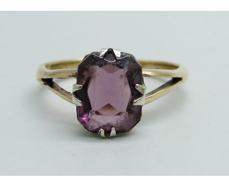 A 9k gold stone set ring, 2.9g, T 