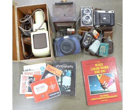 A Ricoh Flex Model VI TLR camera, lantern slide projector, Balda camera, projector and other camera accessories **PLEASE NOTE