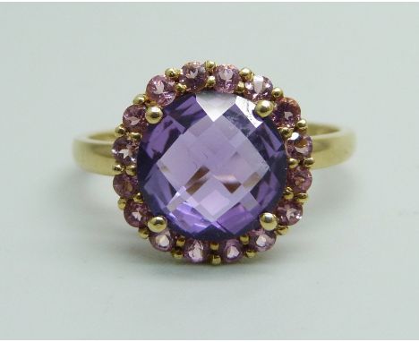 A 9ct gold checker board cut amethyst and pink topaz cluster ring, 3.1g, T 