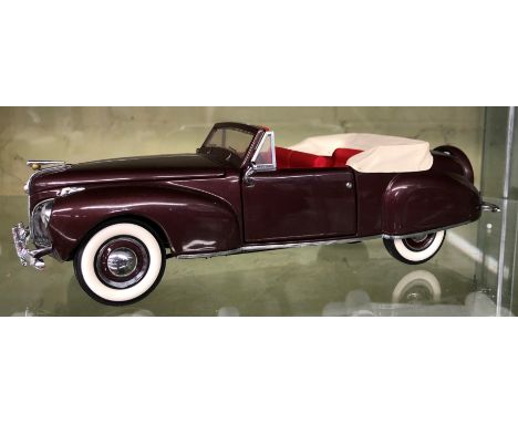 FRANKLIN MINT PRECISION MODEL OF A 1963 MAROON VINTAGE CAR