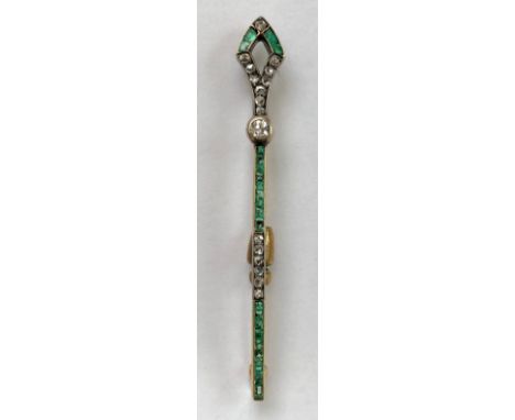UNMARKED YELLOW METAL DIAMOND AND EMERALD STICK PIN 4.6G APPROX