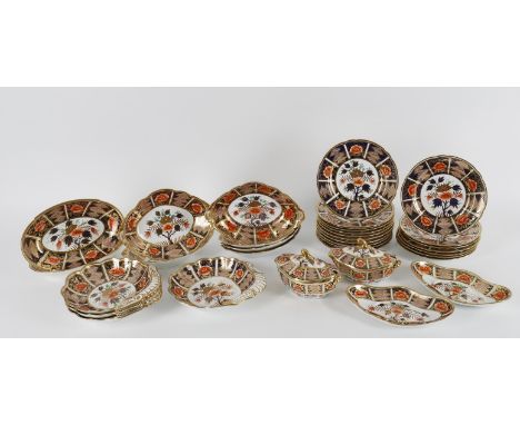 
	
		An early 19th century English Imari pattern dessert service- possibly Spode, pattern 1250, painted with alternating flow