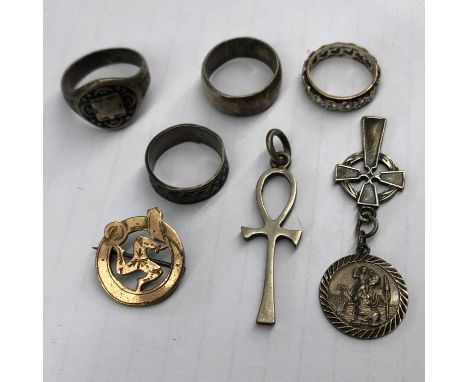 SILVER ST CHRISTOPHER PENDANT AND CELTIC CROSS, ANKH PENDANT, SILVER WEDDING BAND, JERUSELUM 1917 SIGNET RING AND ONE OTHER, 