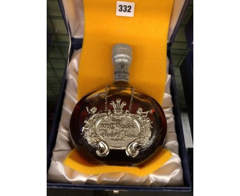 BOXED WHYTE AND MACKAY DELUXE 12 YEAR OLD BLENDED SCOTCH WHISKY, CHARLES AND DIANA 1981