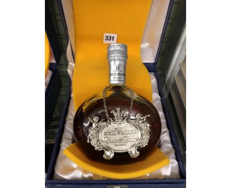 BOXED WHYTE AND MACKAY DELUXE 12 YEAR OLD BLENDED SCOTCH WHISKY, CHARLES AND DIANA 1981