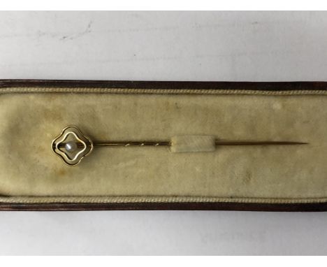 15CT GOLD SEED PEARL QUATRE FOIL STICK PIN IN CASE 