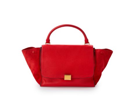 A 'Trapeze MM' handbag, Celine red grained calf leather, gold-toned hardware, detachable shoulder strap(Width: 30cm)