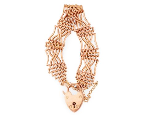 A gate link bracelet composed of stylized gate links, with heart shaped padlock stamped 9CT, with safety chain(Length: 17cm)