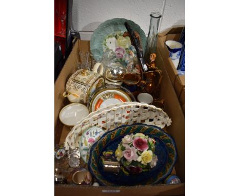 A mixed lot of items, mainly ceramics, including Minton 'Haddon Hall' trinket dish, Loso Ware oval dish with butterfly decora