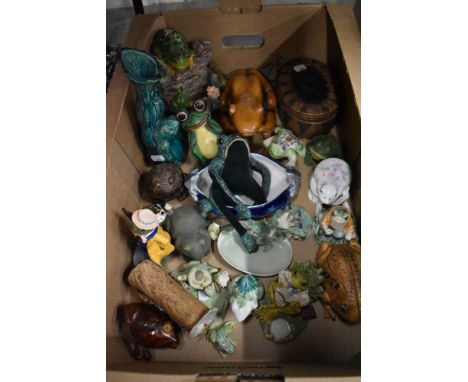 A collection of frog themed items including an Aynsley 'Little Sweetheart' trinket dish and a Portsgrunds twin frog dish in b