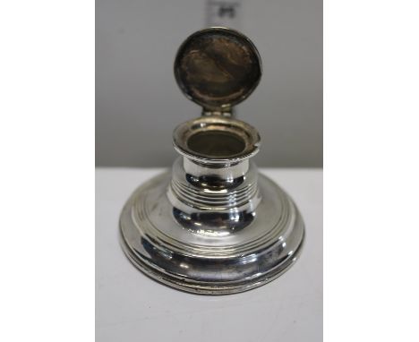 A loaded silver capstan inkwell, hallmarked for Chester 1909. Some signs of wear. Gross weight 188 grams 