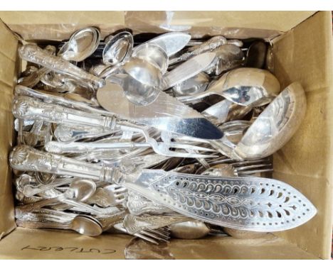 Collection of silver plated ' king's pattern ' flatware including a large Viners ladle, fish slice, bread fork, cake slice, 2