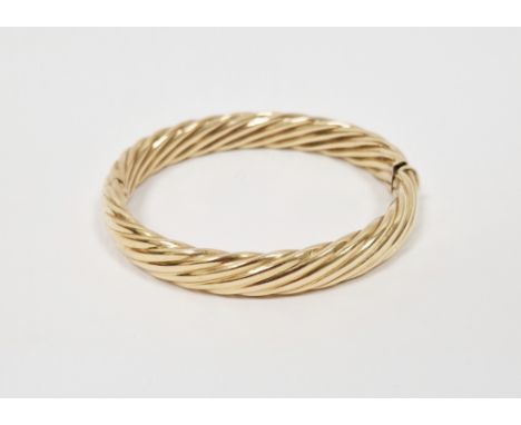 9K gold flattened twisted bangle, 24.1g&nbsp;