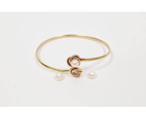 9K gold and pearl bangle set two pearls, one loose and another loose pearl