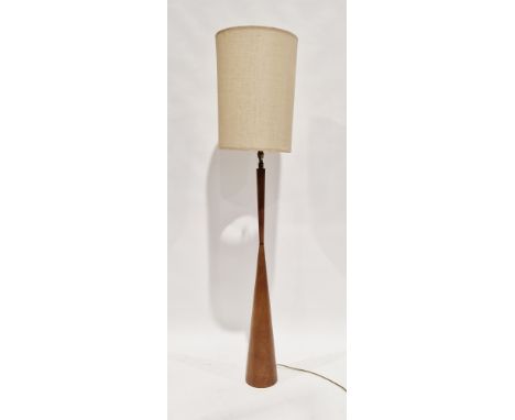 Mid century retro teak floor lamp&nbsp;designed by Raymond Pfennig for Zina Lamp Co, of hourglass form with central brass ban