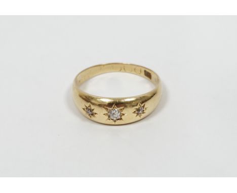 Antique gold-coloured metal ring, graduated and set three old cut diamonds in star setting (size M)   Condition Report Light 