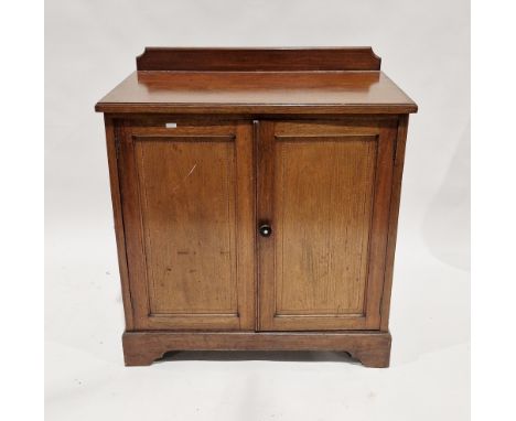 Edwardian mahogany cupboard with ebony and boxwood string inlay, the top with upstand, over two panel cupboard doors opening 