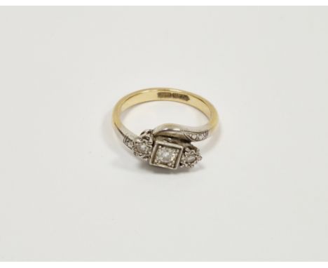 18ct yellow metal and platinum cross-over diamond ring, being illusion set with three round cut diamonds, ring size J, approx