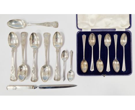 Set of six George V silver tea spoons, with engine turned art deco handles, hallmarked Sheffield 1933 by Mappin & Webb, in or