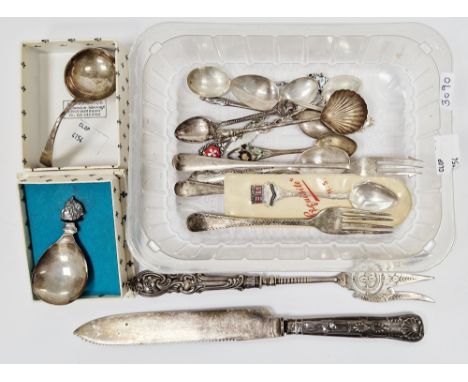 George V silver bread fork and pickle fork, both Sheffield 1913, Walker &amp; Hall, bread fork 23cm long, Victorian silver ha