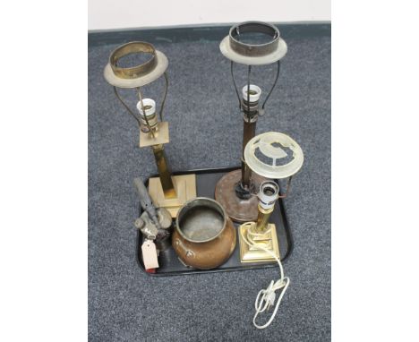 A tray of antique brass Primus blow lamp, copper cooking pot, two brass table lamps and one further lamp 