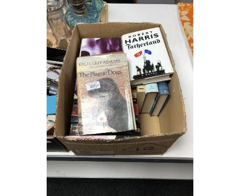 Robert Harris : Fatherland, a volume, hardcover, with dust jacket, 372 pages, published by BCA, 1992, together with twenty on