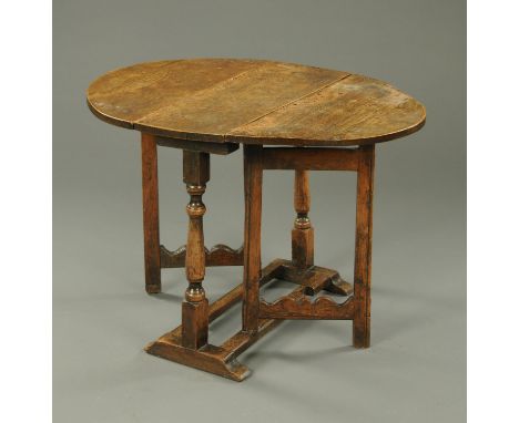 An 18th century oak gate leg table, twin drop flap.  Width 81 cm, length open 97 cm.    CONDITION REPORT:  The hinges beneath