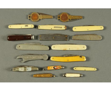 A collection of vintage penknives.