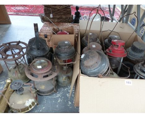 A QUANTITY OF TILLY LAMPS, VINTAGE STOVES, AND A RAILWAY LANTERN. 