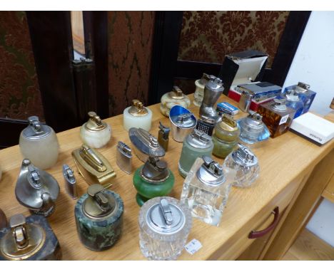 A LARGE COLLECTION OF GLASS AND STONE TABLE LIGHTERS, TOGETHER WITH A ELECTRONIC TRIGERS LIGHTER.