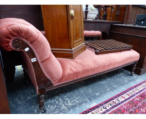 A MAHOGANY CHAISE LONGUE BUTTON UPHOLSTERED IN TERRACOTTA PINK VELVET