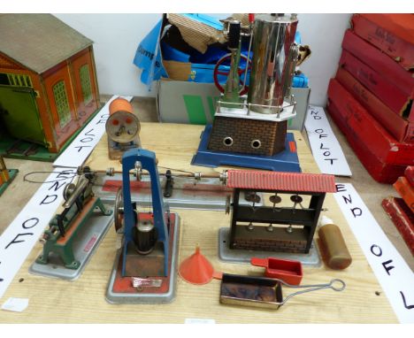 A WILESCO LIVE STEAM ENGINE, A DRIVE BELT UNIT AND FOUR ACCESSORIES