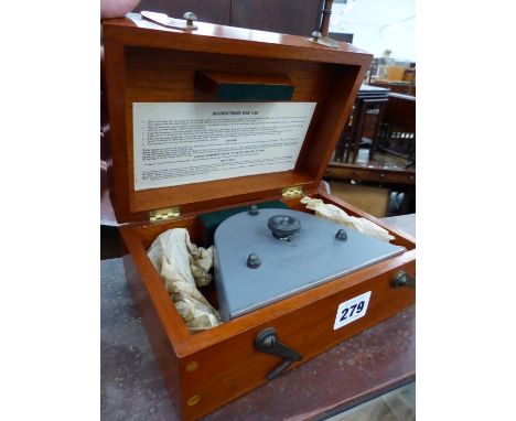 A ER WATTS CLINOMETER IN A MAHOGANY CASE. 