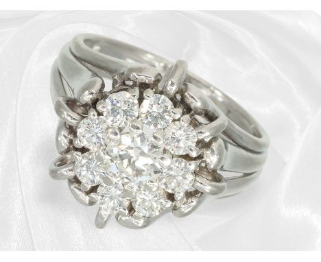 Ring: Weißgoldener vintage Brillant/Diamant-Blütenring, ca. 1,5ct: Ca. Ø18mm, RG56, ca. 11,3g, 18K Weißgold, Ringkopf ca. Ø17