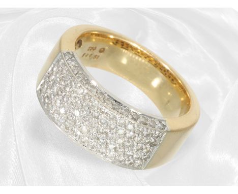 Ring: solider Goldschmiedering mit Brillantbesatz, ca. 1ct Brillanten: Ca. Ø18mm, RG56, ca. 12,2g, 18K Gold, im leichten Verl