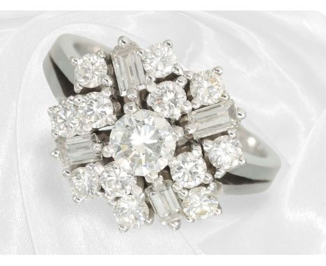 Ring: Attraktiver weißgoldener vintage Brillant/Diamant-Blütenring, ca. 2ct feine Brillanten/Diamanten: Ca. Ø17,5mm, RG55, ca