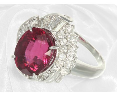 Ring: exklusiver Platin-Ballerina-Ring mit Turmalin und feinstem Diamantbesatz, neuwertig: Ca. Ø17mm, RG53, ca. 10g, Platin, 