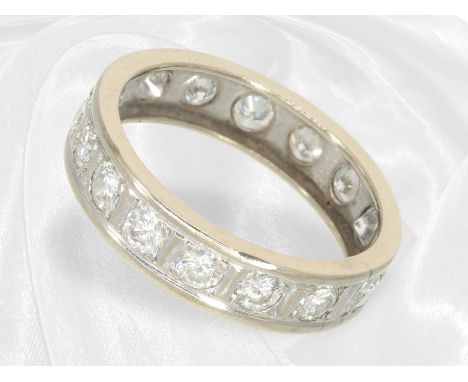 Ring: hochwertiger Memoire/Goldschmiedering mit feinem Brillantbesatz, ca. 1,6ct: Ca. Ø17mm, RG53, ca. 2,6g, 14K Weißgold, ca