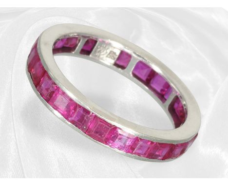 Ring: Klassischer, weißgoldener vintage Rubin-Memoire-Ring, Platin!: Ca. Ø18,5mm, RG58, ca. 4,5g, Platin, ca. 4mm breit, vint