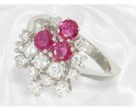 Ring: sehr schöner Designer-Goldschmiedering mit Rubin- und Brillantbesatz, Handarbeit aus 18K Weißgold: Ca. Ø17,5mm, RG54, c