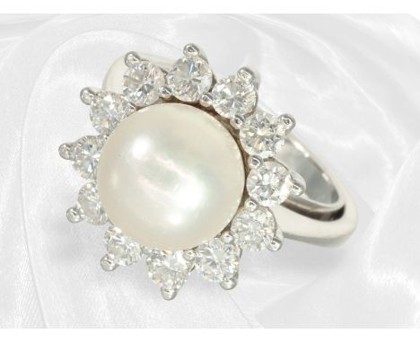 Ring: Sehr schöner und hochwertiger Damenring mit großer Zuchtperle und feinen Brillanten von ca.1,2ct: Ca. Ø16mm, RG51, ca. 