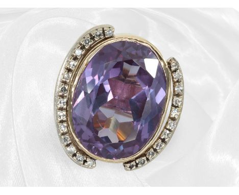 Ring: Handgefertigter, dekorativer Amethyst/Diamant-Goldschmiedering: Ca. Ø18mm, RG56, ca. 21,1g, 18K Gelbgold, Ringkopf ca. 