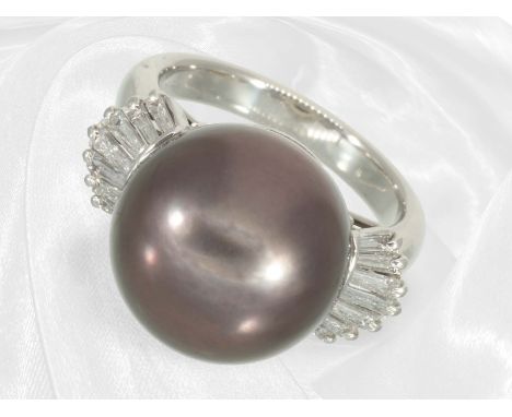 Ring: äußerst hochwertiger Platinring mit einer braunen Tahitiperle und Diamanten, neuwertig: Ca. Ø16,5mm, RG52, ca. 12g, sol
