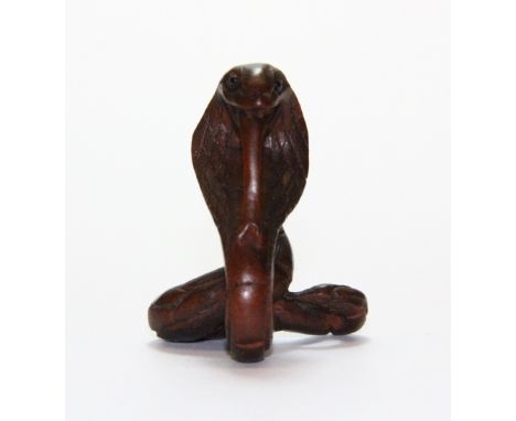 A finely detailed carved wooden snake netsuke H 4.5cm