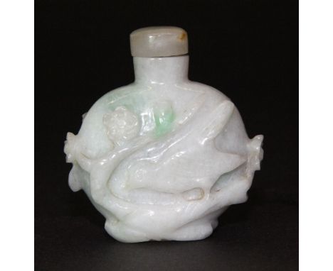 A Chinese carved jade snuff bottle decorated with a bird on a branch H 5cm