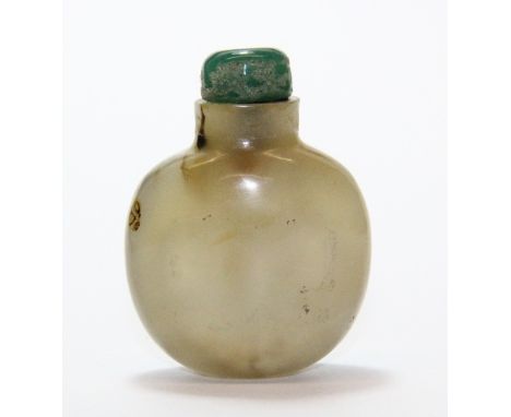 A 19th / early 20th century agate snuff bottle with later green jade stopper H 6cm